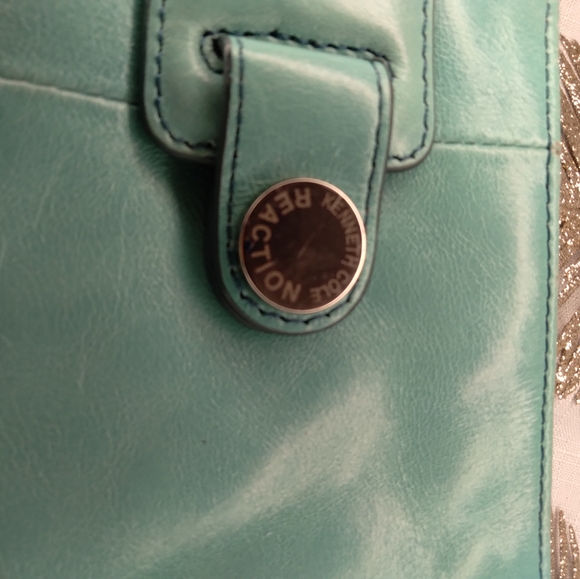 Beautiful blue Kenneth Cole Reaction wristlet clutch. - Picture 4 of 6